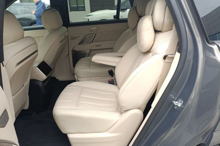 Used ONVO Luxeed L90 2025 Model—Ultra Six-Seater Version Left Rear Seat