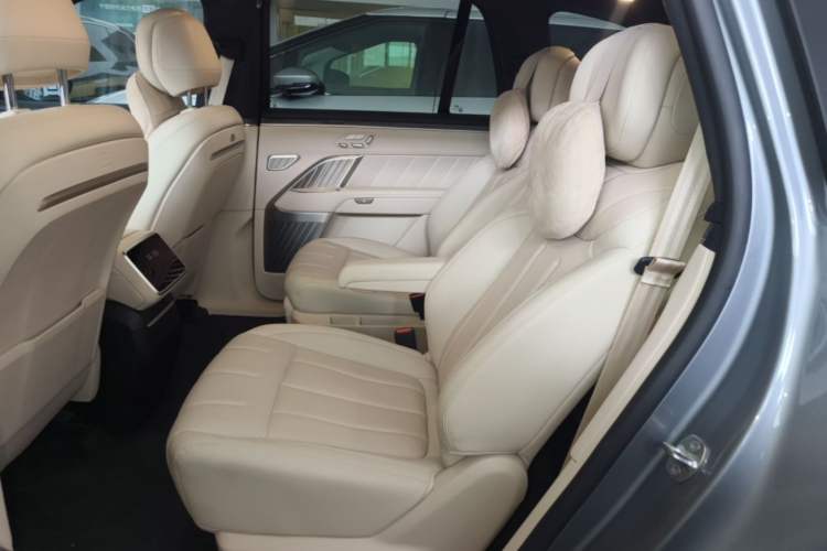 Used ONVO Luxeed L90 2025 Model—Ultra Six-Seater Version Left Rear Seat