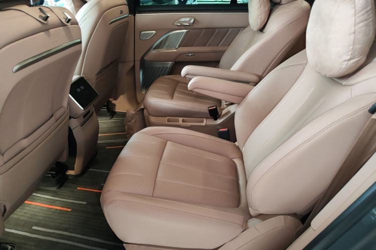Used ONVO Luxeed L90 2025 Model—Ultra Six-Seater Version Left Rear Seat
