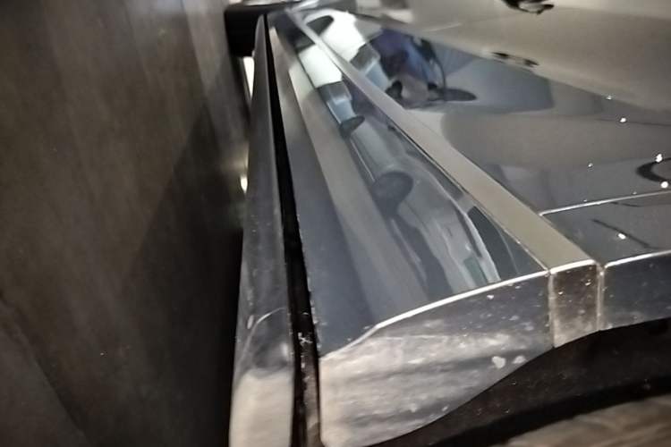 Used ONVO Luxeed L90 2025 Model—Max Six-Seater Version Left Side Sill