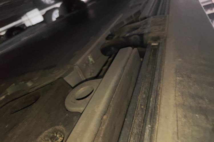 Used ONVO Luxeed L90 2025 Model Ultra Six-Seater 60-degree Battery Edition Left Side Sill