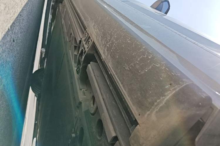 Used ONVO Luxeed L90 2025 Model—Max Six-Seater Version Left Side Sill