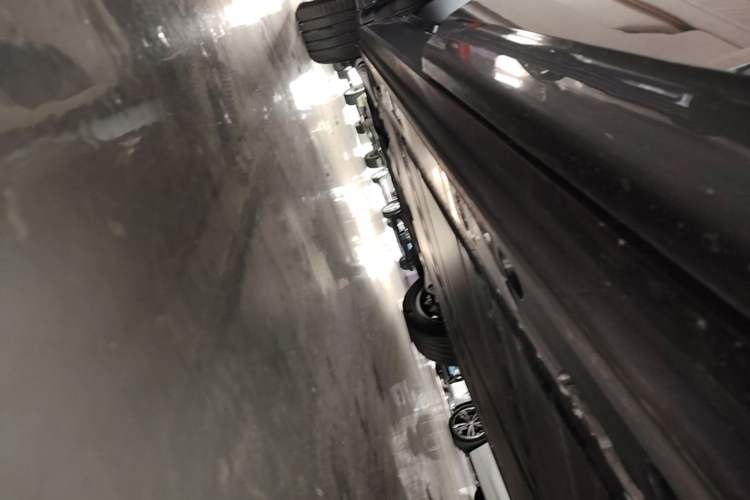 Used ONVO Luxeed L90 2025 Model—Max Six-Seater Version Left Side Sill
