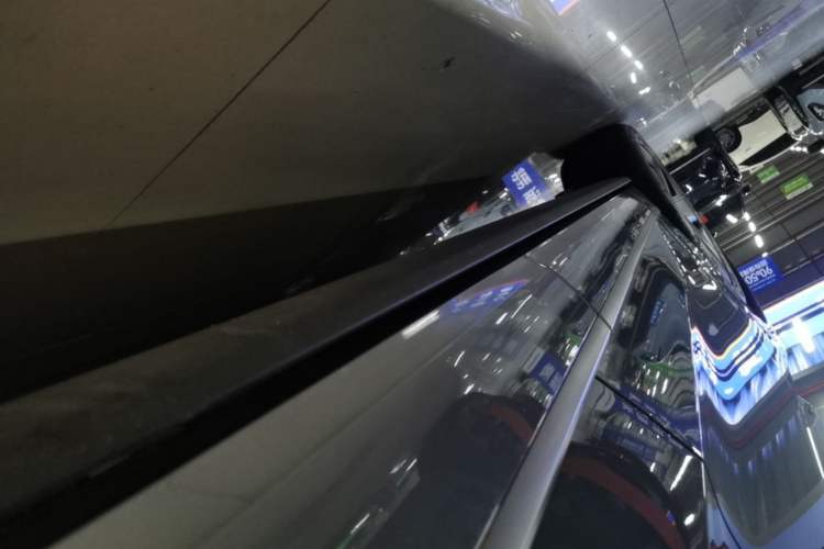 Used ONVO Luxeed L90 2025 Model—Max Six-Seater Version Left Side Sill