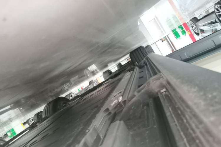 Used ONVO Luxeed L90 2025 Model—Ultra Six-Seater Version Left Side Sill