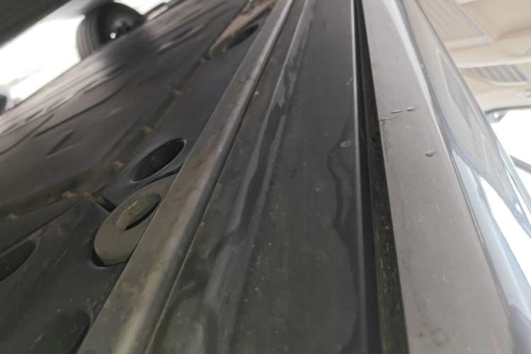 Used ONVO Luxeed L90 2025 Model—Max Six-Seater Version Left Side Sill