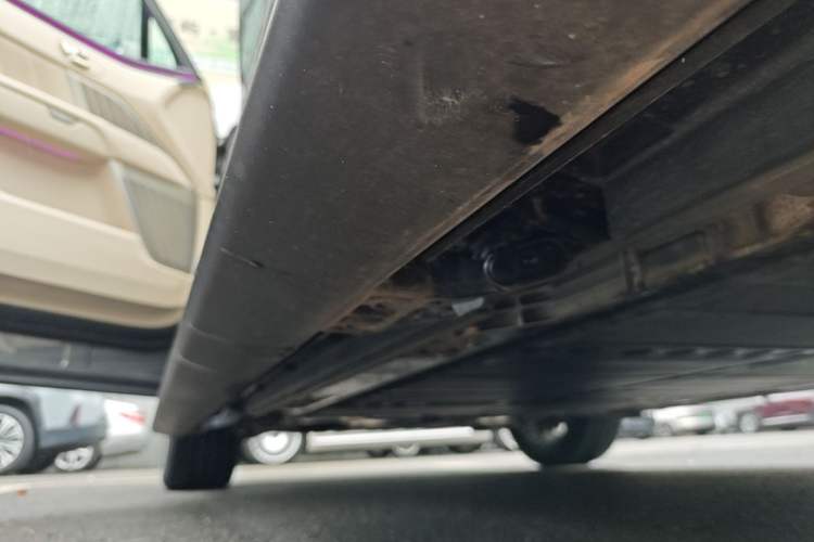 Used ONVO Luxeed L90 2025 Model—Ultra Six-Seater Version Left Side Sill