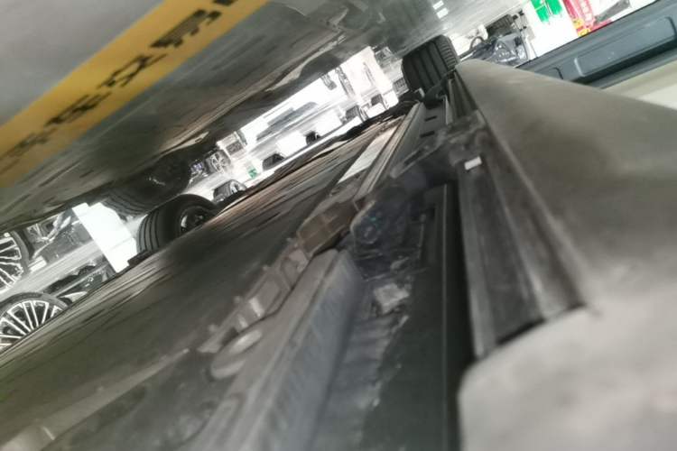Used ONVO Luxeed L90 2025 Model—Ultra Six-Seater Version Left Side Sill