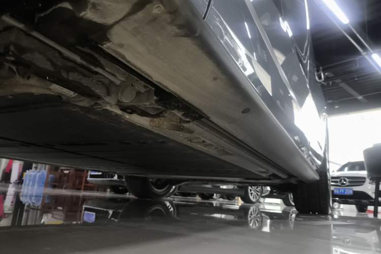 Used ONVO Luxeed L90 2025 Model—Max Six-Seater Version Left Side Sill
