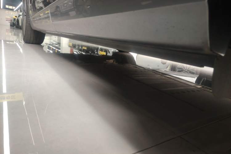 Used ONVO Luxeed L90 2025 Model—Ultra Six-Seater Version Left Side Sill