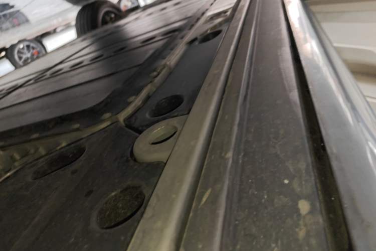 Used ONVO Luxeed L90 2025 Model—Max Six-Seater Version Left Side Sill