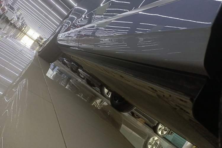 Used ONVO Luxeed L90 2025 Model—Ultra Six-Seater Version Left Side Sill
