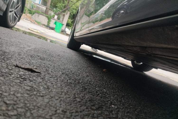 Used ONVO Luxeed L90 2025 Model—Max Six-Seater Version Left Side Sill
