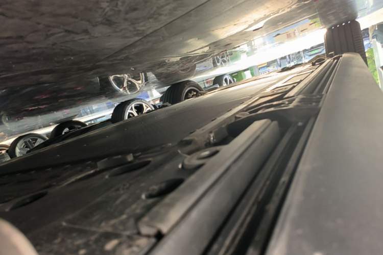 Used ONVO Luxeed L90 2025 Model—Ultra Six-Seater Version Left Side Sill