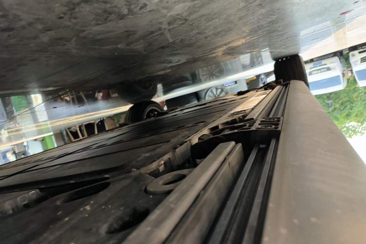 Used ONVO Luxeed L90 2025 Model—Ultra Six-Seater Version Left Side Sill