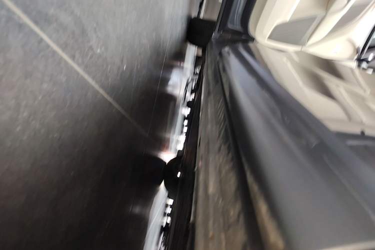 Used ONVO Luxeed L90 2025 Model—Ultra Six-Seater Version Left Side Sill