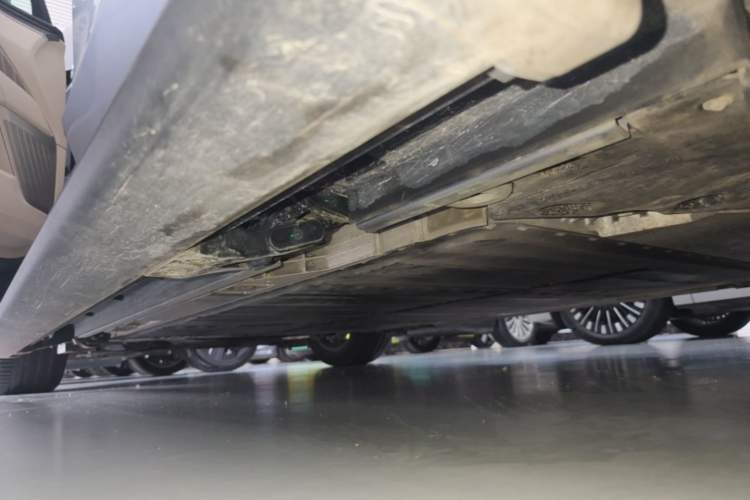 Used ONVO Luxeed L90 2025 Model—Ultra Six-Seater Version Left Side Sill