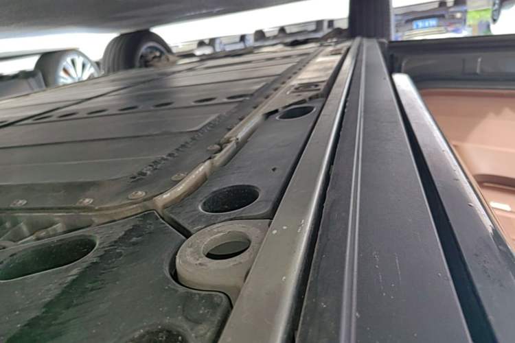 Used ONVO Luxeed L90 2025 Model—Max Six-Seater Version Left Side Sill