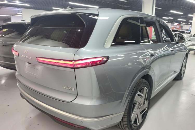 Used ONVO Luxeed L90 2025 Model—Ultra Six-Seater Version Rear Right 45 Deg