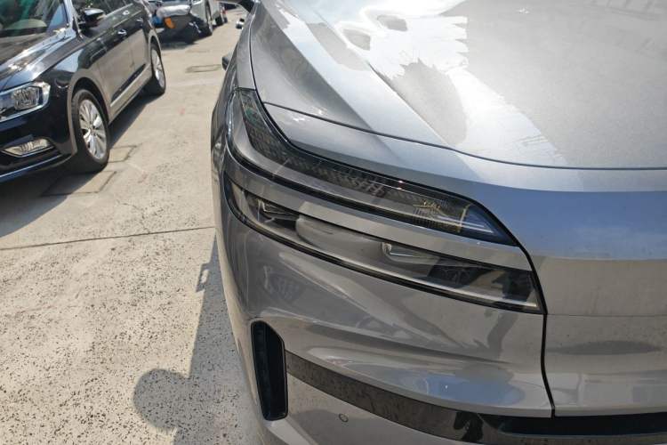 Used ONVO Luxeed L90 2025 Model—Ultra Six-Seater Version Right Front Headlight