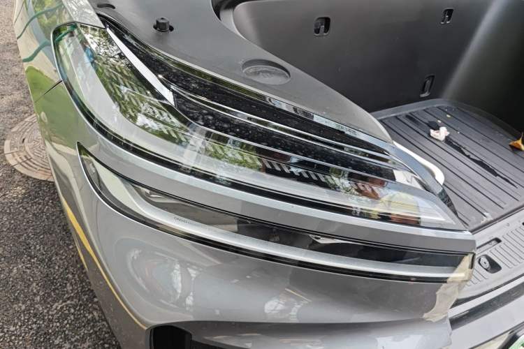 Used ONVO Luxeed L90 2025 Model—Max Six-Seater Version Right Front Headlight