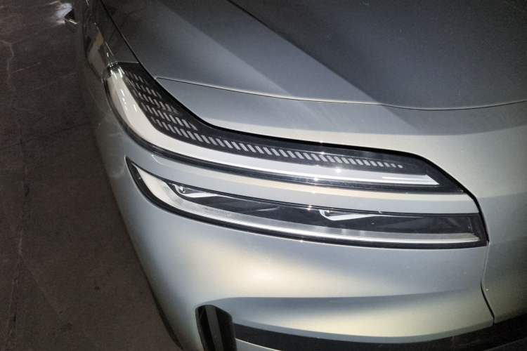 Used ONVO Luxeed L90 2025 Model—Max Six-Seater Version Right Front Headlight