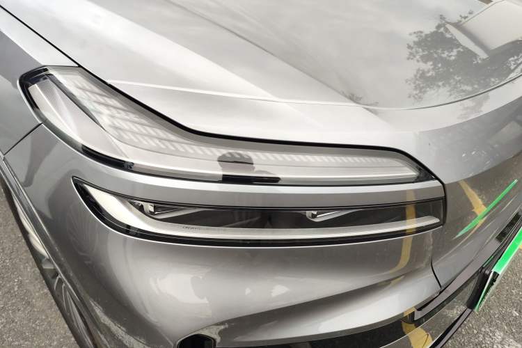 Used ONVO Luxeed L90 2025 Model—Max Six-Seater Version Right Front Headlight