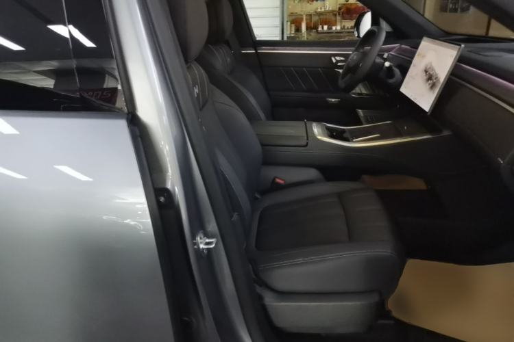 Used ONVO Luxeed L90 2025 Model—Ultra Six-Seater Version Right Front Seat