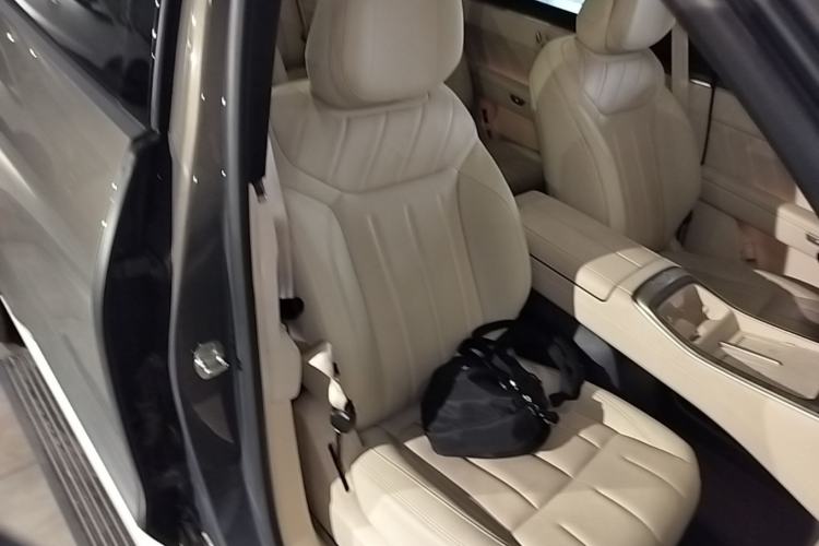 Used ONVO Luxeed L90 2025 Model—Max Six-Seater Version Right Front Seat