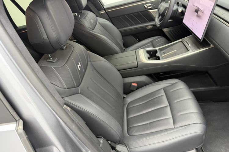 Used ONVO Luxeed L90 2025 Model—Max Six-Seater Version Right Front Seat