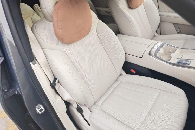 Used ONVO Luxeed L90 2025 Model—Max Six-Seater Version Right Front Seat