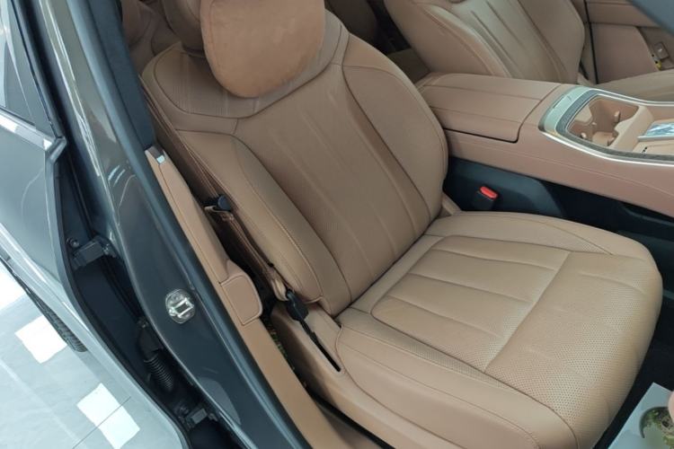 Used ONVO Luxeed L90 2025 Model—Max Six-Seater Version Right Front Seat
