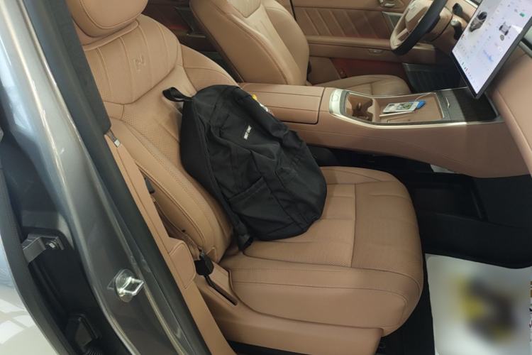 Used ONVO Luxeed L90 2025 Model—Max Six-Seater Version Right Front Seat
