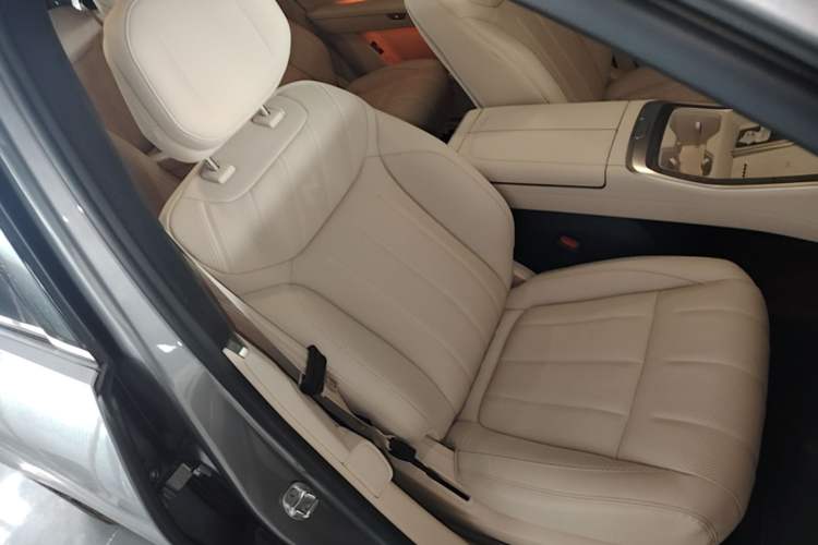 Used ONVO Luxeed L90 2025 Model—Max Six-Seater Version Right Front Seat