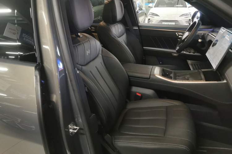 Used ONVO Luxeed L90 2025 Model—Max Six-Seater Version Right Front Seat