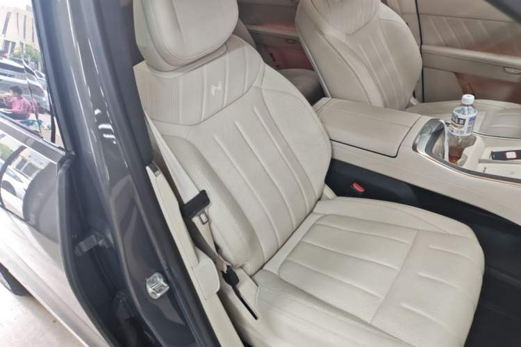 Used ONVO Luxeed L90 2025 Model—Ultra Six-Seater Version Right Front Seat