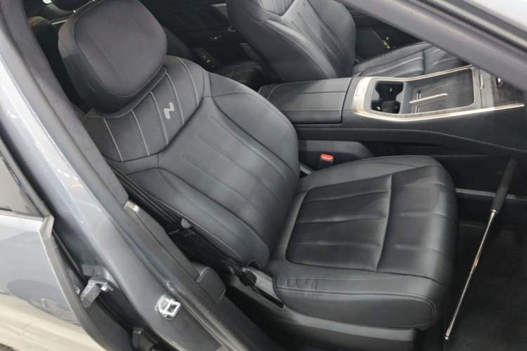 Used ONVO Luxeed L90 2025 Model—Ultra Six-Seater Version Right Front Seat