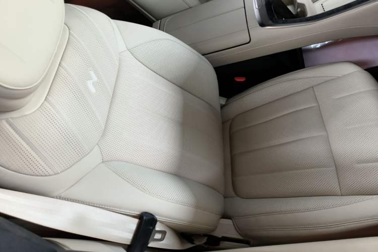 Used ONVO Luxeed L90 2025 Model—Max Six-Seater Version Right Front Seat