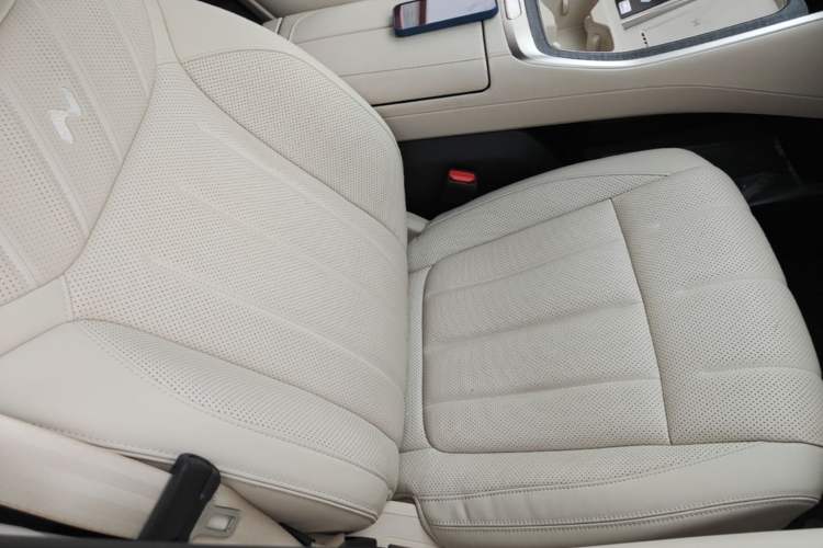 Used ONVO Luxeed L90 2025 Model—Max Six-Seater Version Right Front Seat