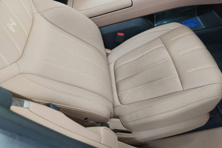 Used ONVO Luxeed L90 2025 Model Ultra Six-Seater 60-degree Battery Edition Right Front Seat