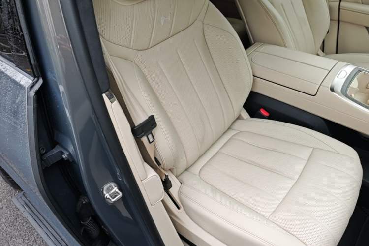 Used ONVO Luxeed L90 2025 Model—Ultra Six-Seater Version Right Front Seat