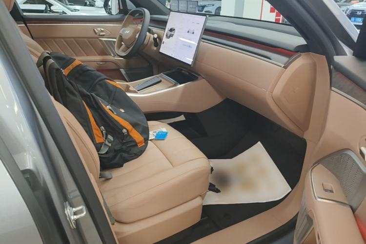 Used ONVO Luxeed L90 2025 Model—Max Six-Seater Version Right Front Seat