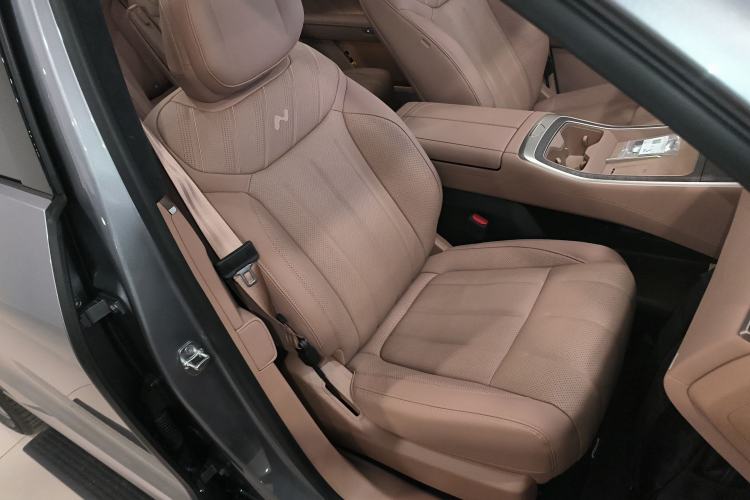 Used ONVO Luxeed L90 2025 Model—Max Six-Seater Version Right Front Seat