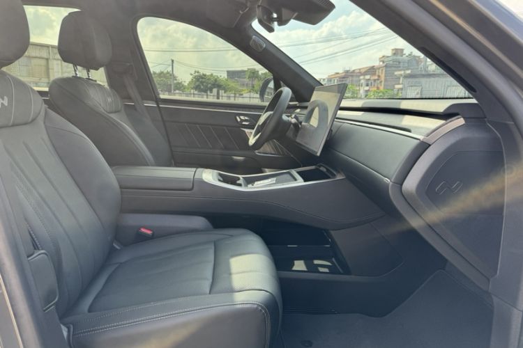 Used ONVO Luxeed L90 2025 Model—Max Six-Seater Version Right Front Seat