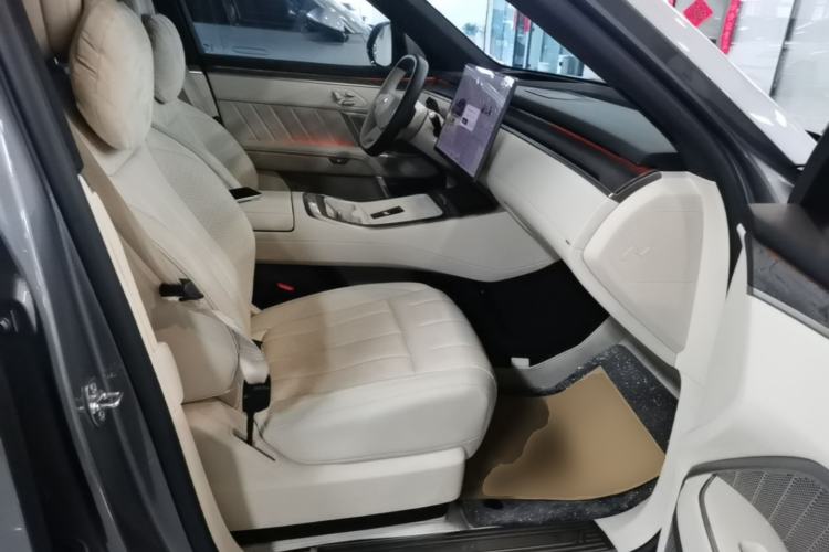 Used ONVO Luxeed L90 2025 Model—Ultra Six-Seater Version Right Front Seat