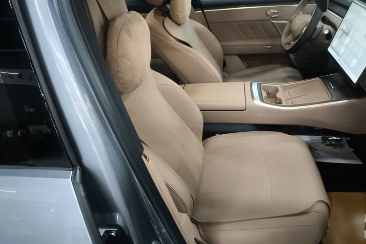 Used ONVO Luxeed L90 2025 Model—Max Six-Seater Version Right Front Seat