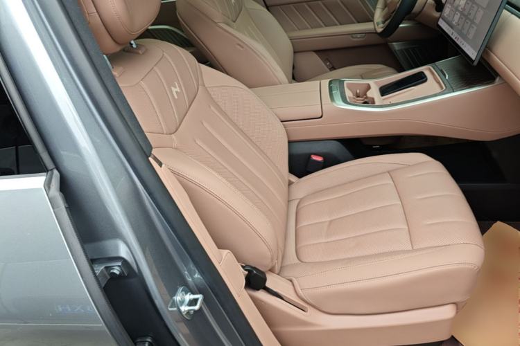 Used ONVO Luxeed L90 2025 Model—Max Six-Seater Version Right Front Seat