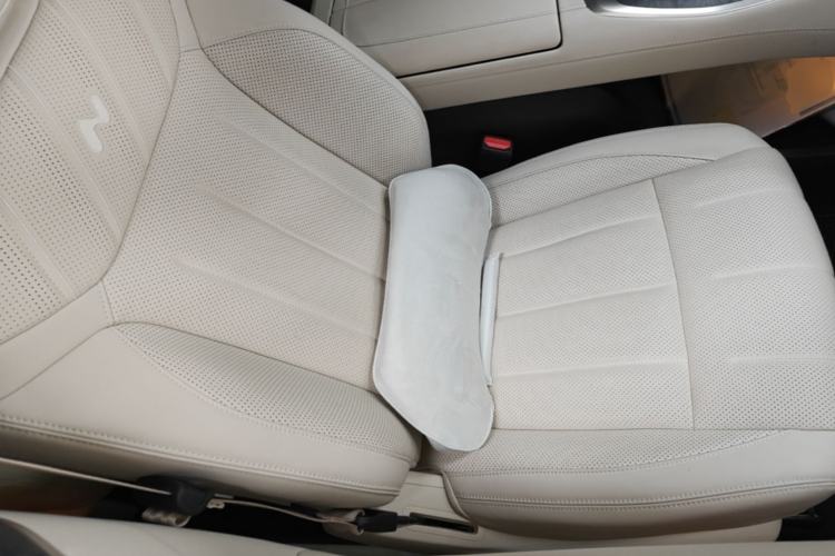 Used ONVO Luxeed L90 2025 Model—Max Six-Seater Version Right Front Seat
