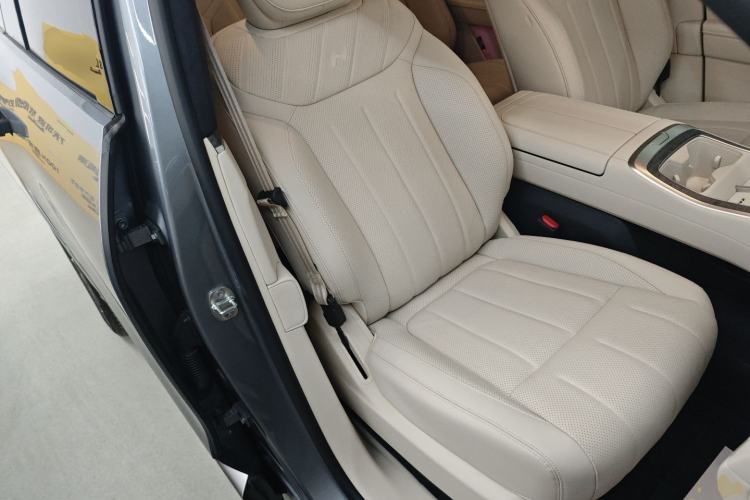 Used ONVO Luxeed L90 2025 Model—Max Six-Seater Version Right Front Seat