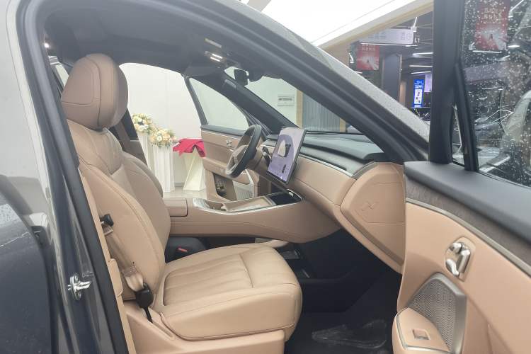 Used ONVO Luxeed L90 2025 Model—Ultra Six-Seater Version Right Front Seat